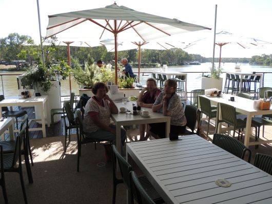 Three Sisters at Cafe 1909